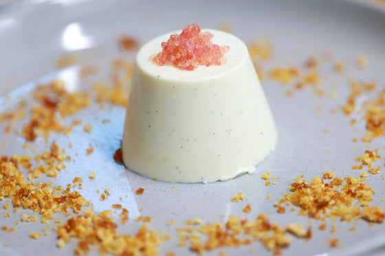COCONUT PANNA COTTA/COCONUT PRALINE<h6>A silky sweet coconut delight topped with treacle & coconut crunch</h6>